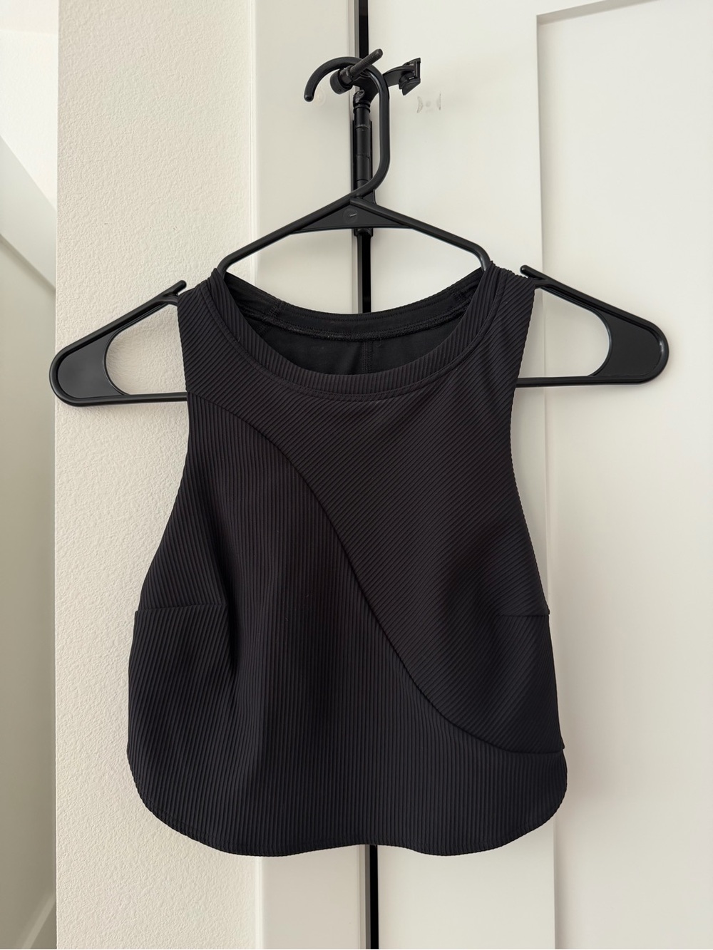 Lululemon Women’s Black Ribbed Cropped Tank Top
